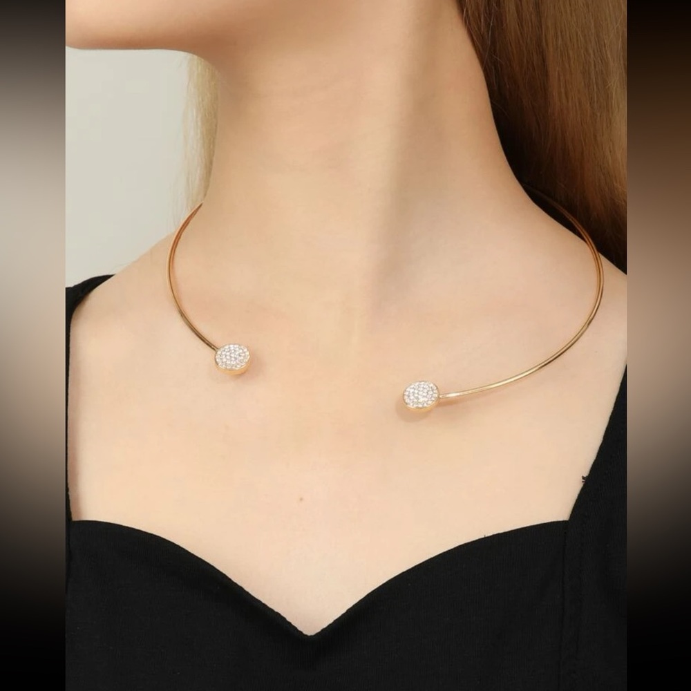 ✨ Elegant Open Choker Necklace with Crystal Accents ✨